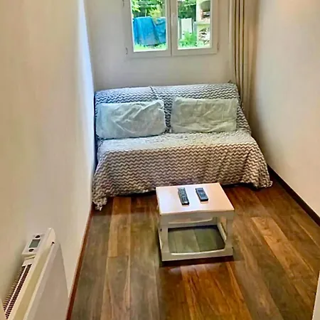 Petit Ideal Pour Deux Personnes, Offrant Belle Vue Sur Jardin, Proche Des Commodites Et A Moins De 30 Minutes De Paris En Transport Apartment *
