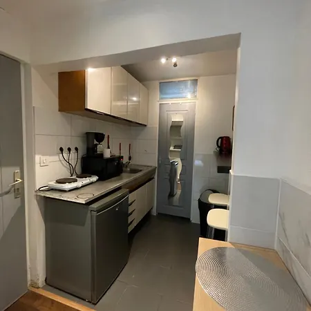 Petit Ideal Pour Deux Personnes, Offrant Belle Vue Sur Jardin, Proche Des Commodites Et A Moins De 30 Minutes De Paris En Transport * Chennevieres-sur-Marne