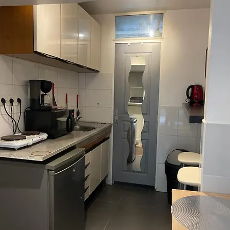 Apartment Petit Ideal Pour Deux Personnes, Offrant Belle Vue Sur Jardin, Proche Des Commodites Et A Moins De 30 Minutes De Paris En Transport *