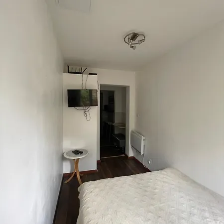 Apartment Petit Ideal Pour Deux Personnes, Offrant Belle Vue Sur Jardin, Proche Des Commodites Et A Moins De 30 Minutes De Paris En Transport