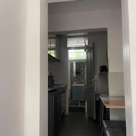 Apartment Petit Ideal Pour Deux Personnes, Offrant Belle Vue Sur Jardin, Proche Des Commodites Et A Moins De 30 Minutes De Paris En Transport *